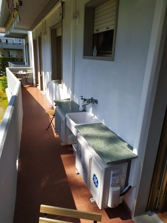 Beach House, 300 M Dal Mare, Marina Di Massa Exterior photo