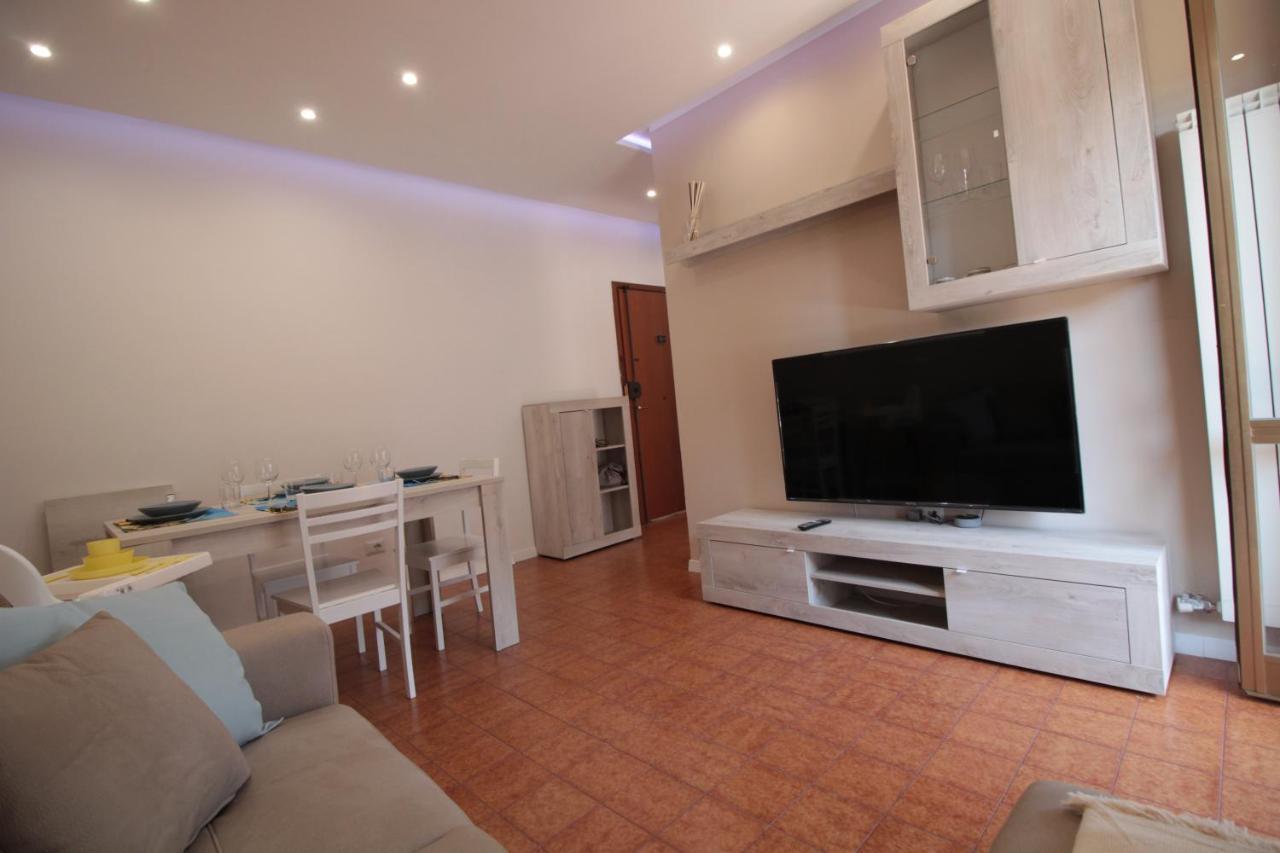 Beach House, 300 M Dal Mare, Marina Di Massa Exterior photo